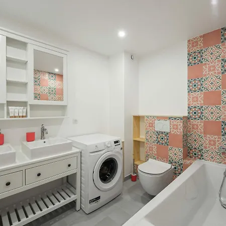 Renove Pour 8 Personnes Au Centre De Meribel, A 5 Min Des Pistes - Fr-1-565-52 Apartment